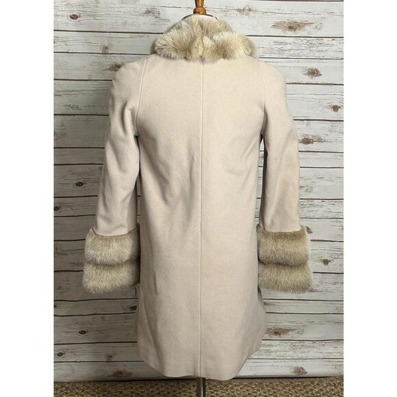 *SOLD* Vintage Albert Nipon quiet luxury cream lambwool w/ faux fur trim coat - Picture 3 of 8